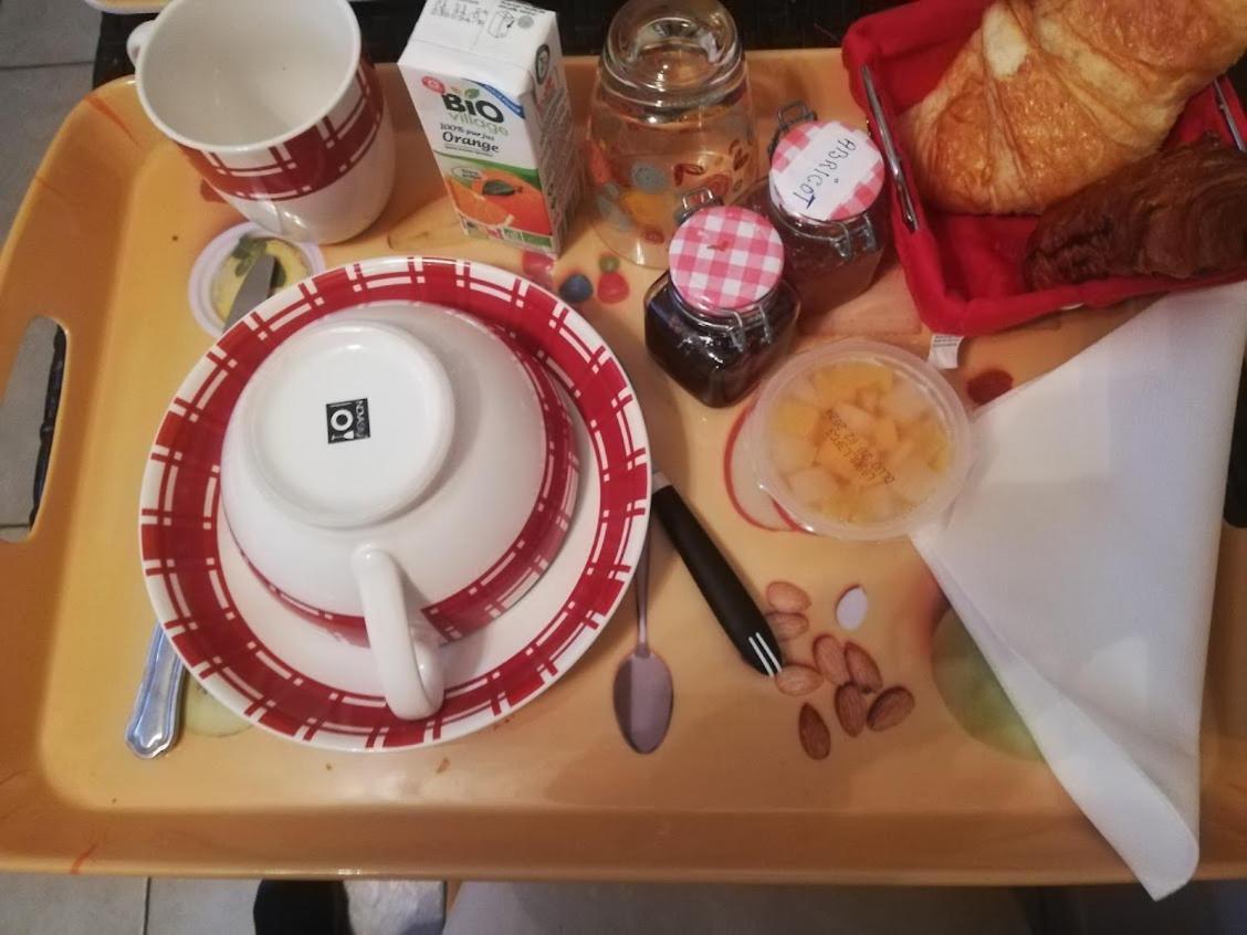 Chambre Avec Salle De Bain Privatisee Avec Petit Dejeuner Compris Auxonne Luaran gambar